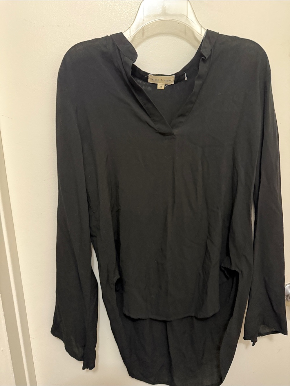 cloth & stone Black Long-Sleeve V-Neck Split-Hem Top